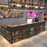 Étagère à vin en métal moderne personnalisée, panneau de présentation de boissons alcoolisées de style industriel pour boîte de nuit, pub, comptoir de bar