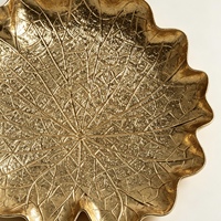 Assiette décorative en plastique plaqué or sur mesure, motif feuille de lotus, pour mariage et décoration de table de fête