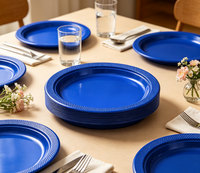 Assiettes jetables en plastique bleu solide, bord gaufré, rondes, résistantes, pour fêtes d'anniversaire, pique-niques, traiteur