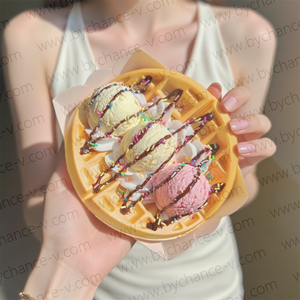 Elegante Modelo de Muestra de Waffle Artificial de Fresa y Crema de Galletas para Fotografía de Autoportretos y Estilismo Culinario - Product Image 2