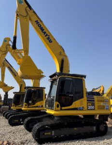 Vente flash : Excavatrice sur chenilles Komatsu PC200 160 210 d'occasion, de fabrication japonaise, robuste, 20 tonnes, équipement d'occasion, pelle massive, EPA CE - Product Image 3