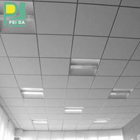 Améliorez les conceptions de plafond de gypse des tuiles 2*2 de fleurs de plafond de plâtre de résistance de tremblement de terre Images