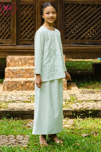 Robe modeste pour enfants musulmans, vert menthe à carreaux et broderie <span class=keywords><strong>de</strong></span> feuilles, Baju Kurung - Product Image 2