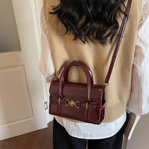 Bolso <span class=keywords><strong>de</strong></span> Hombro Retro Novedoso 2026 para Mujer, Diseño <span class=keywords><strong>de</strong></span> Corazón, Cuadrado, Venta al por Mayor - Product Image 3