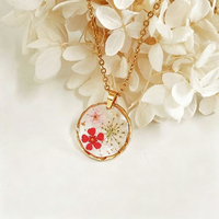 Collier romantique en fleurs séchées véritables, pendentif en résine de fleurs éternelles fait à la main, cadeau pour la fête des mères, anniversaire, bijoux pour femmes
