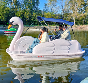 Bateau à pédales d'<span class=keywords><strong>occasion</strong></span> <span class=keywords><strong>4</strong></span> <span class=keywords><strong>places</strong></span> en forme de canard/cygne pour parc aquatique extérieur, en plastique LLDPE, bateau électrique flamant rose, bateau tamponneur de loisirs, vélo aquatique - Product Image 1