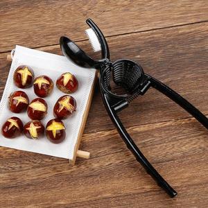 Ouvre-noix et casse-noix 2 en 1 multifonctionnel en aluminium noir pour la cuisine - Product Image 3