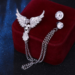 Broche Masculino de Águia com Cristais e Corrente Dupla – Elegante Alfinete de Lapela para Terno, Casamento e Ocasiões Formais - Product Image 3