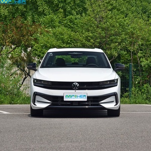 Auto Usata <span class=keywords><strong>Volkswagen</strong></span> Magotan in Ottime Condizioni, Compatta, 4 Porte, 5 Posti, Benzina, Basso Chilometraggio, Senza Incidenti - Product Image 1