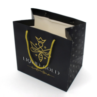 Sac en papier noir en carton pour vêtements, chaussures, emballage de cadeaux de luxe, logo personnalisé recyclable, pour les petites entreprises