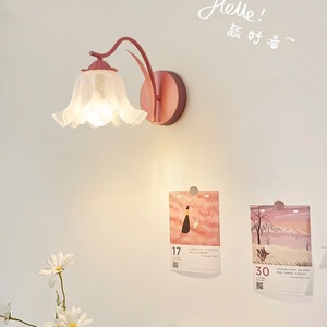 โคมไฟติดผนังสไตล์มินิมอลลิสต์สมัยใหม่ลิลลี่วัลเล่ย์ ดีไซน์ฝรั่งเศสยอดนิยมสำหรับห้องนอน ห้องนั่งเล่น ทางเดิน และบันได - Product Image 1