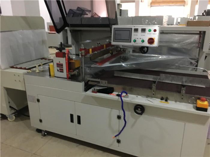 Thermoscellage automatique Machine D'emballage Rétractable par POF matériel, machine d'emballage thermorétractable fournisseur