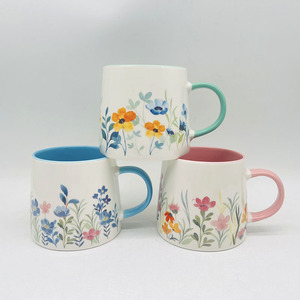 Tasse à café en <span class=keywords><strong>céramique</strong></span> trempée glaçure bicolore imprimée de logo personnalisé avec décalcomanie colorée de vacances sérigraphie poignée <span class=keywords><strong>engobe</strong></span> coffret cadeau parfait - Product Image 1
