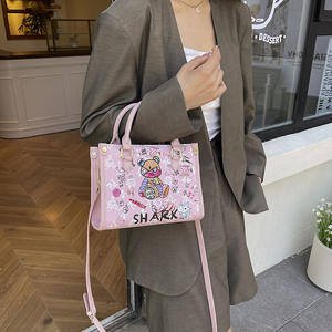 Nuevo bolso de mano con estampado de oso personalizado para mujer, bolso de mano cruzado con estampado ligero a la moda para mujer - Product Image 2