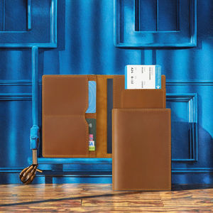 Porta Pasaportes de Cuero Genuino de Lujo Personalizado WRIZA con Acabado Crazy Horse, Diseño Liso Premium sin Cierre para Tarjetas de Crédito y Documento de Identidad - Product Image 3