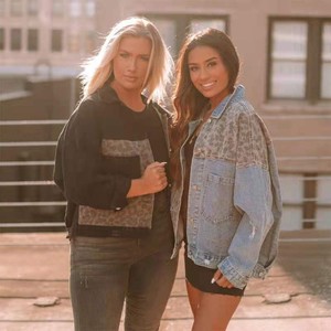 <span class=keywords><strong>Giacca</strong></span> Bomber Varsity da <span class=keywords><strong>Donna</strong></span> in Denim Autunnale Personalizzata Stile Vintage con Patchwork Leopardato di Lunghezza Corta - Product Image 4