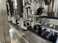 Machine de remplissage de suivi automatique de sauce au miel de viscosité machine de ligne de remplissage de servo liquide cosmétique de type 4 tête 6 tête 8 tête