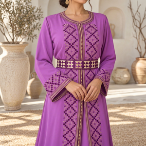 Caftán Marroquí Morado Orquídea Mishkat Couture con Bordado Dorado y Color Ciruela, Mangas Largas, Cinturón a Juego, Largo MAXI, para Fiestas - Product Image 1