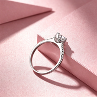 Bague en Moissanite D VVS1, Bague en Laiton Plaqué Platine, Forme Ronde 0.8CT, Bague en Moissanite pour Femmes avec Certification GRA