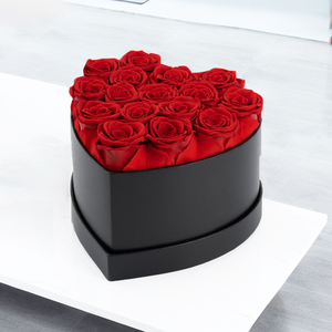 16 Pcs Tête De Rosas Dans Une Boîte Noire Pour La Décoration Fleur Éternelle Rose Préservée Dans Une Boîte En Forme De Coeur - Product Image 1
