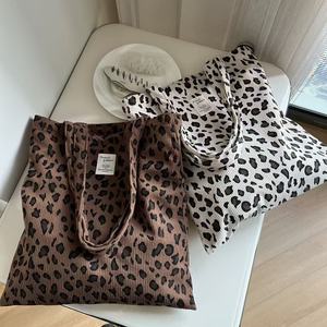 Sac à bandoulière unique coréen en velours côtelé de grande capacité <span class=keywords><strong>Littérature</strong></span> et art Conceptions Sac à main réutilisable de poche pliable à transport facile - Product Image 6
