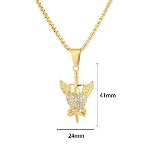 Commercio all'ingrosso Vintage a forma di cuore zircone acciaio al titanio volare ala intorno al cavaliere <span class=keywords><strong>spada</strong></span> e cuore collana pendente per gli uomini (BN194) - Product Image 3