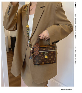 <span class=keywords><strong>Sac</strong></span> à <span class=keywords><strong>main</strong></span> de luxe en cuir PU géométrique avec chaîne, <span class=keywords><strong>sac</strong></span> de soirée pour <span class=keywords><strong>femme</strong></span>, <span class=keywords><strong>sac</strong></span> à bandoulière élégant au design raffiné - Product Image 6