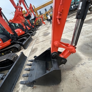 Mini-excavatrice hydraulique Yanmar VIO55 d'occasion de 5,5 tonnes à queue zéro avec chenilles en caoutchouc à engrenages pour la vente - Product Image 4