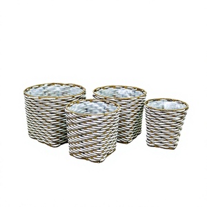 Macetas Minimalistas en Oferta, Cestas de Mimbre Sintético de Plástico con Rayas Blancas, Resistentes a los Rayos UV, Juego de 3, Decoración para Interiores, Patio y Hogar - Product Image 1