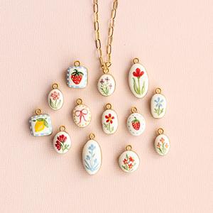 Charme en argile peint à la main pour collier, art populaire, fleurs, fruits, fraises, citrons, pendentif en polymère pour collier - Product Image 4