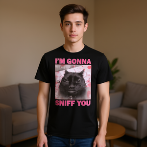 Camiseta con meme de gatos 'I'm Gonna Sniff You Brainrot' para mujeres y hombres - Product Image 3