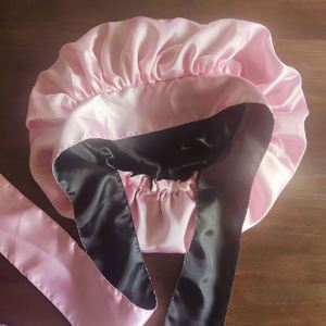 Bonnet de nuit long double couche pour femme avec logo personnalisé, en satin réversible avec bande à nouer - Product Image 3