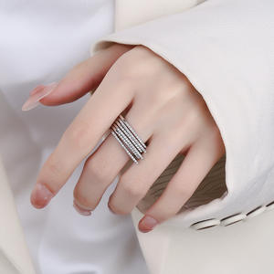 Nuevo Anillo de Banda con Diseño Exquisito de Múltiples Capas y Circonitas Cúbicas Brillantes para Mujer, Anillos de Plata/Chapados en Oro con Circonitas Cúbicas Personalizados para Boda - Product Image 3