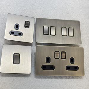 86 घरेलू दीवार घुड़सवार हल्के टॉगल स्विच रेट्रो एंटीक पीतल स्टेनलेस स्टील फ्रेम, एक यूरोपीय सार्वभौमिक सॉकेट 1/2/3/4 गिरोह - Product Image 4