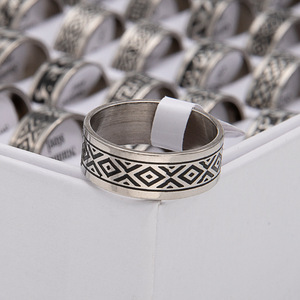 Bagues classiques en acier inoxydable pour hommes et femmes, bijoux, cadeaux, lot mixte de boîtes à bagues - Product Image 5