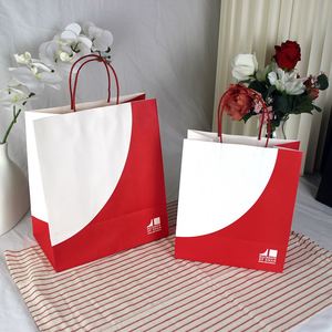 Bolsa de Regalo de Papel Kraft de Lujo con Logotipo Impreso Personalizado, Reciclable, para Zapatos, Ropa y Compras - Product Image 1