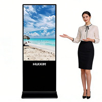 Pantalla LCD de 65 Pulgadas con Soporte de Pie, Control Remoto Wi-Fi, RAM de 2GB, Señalización Digital para Tiendas