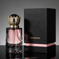 Flacon de parfum de luxe violet avec vaporisateur 100 ml, bouchon couronne doré et boîte d'emballage violette disponibles. Échantillons gratuits disponibles.