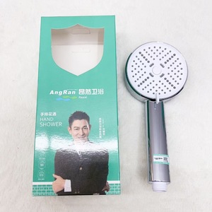 Ducha de mano con panel de silicona suave que aumenta la presión y es antideslizante para uso en el baño - Product Image 4