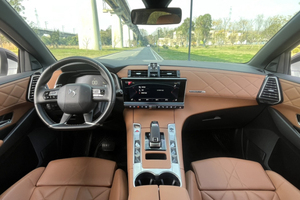 <span class=keywords><strong>DS</strong></span> <span class=keywords><strong>7</strong></span> Rivoli Pioneer Edition <span class=keywords><strong>2018</strong></span>, conduite à gauche, moteur turbo, sièges en cuir, pneus R18, traction avant, automatique - Vente à bas prix - Product Image 6