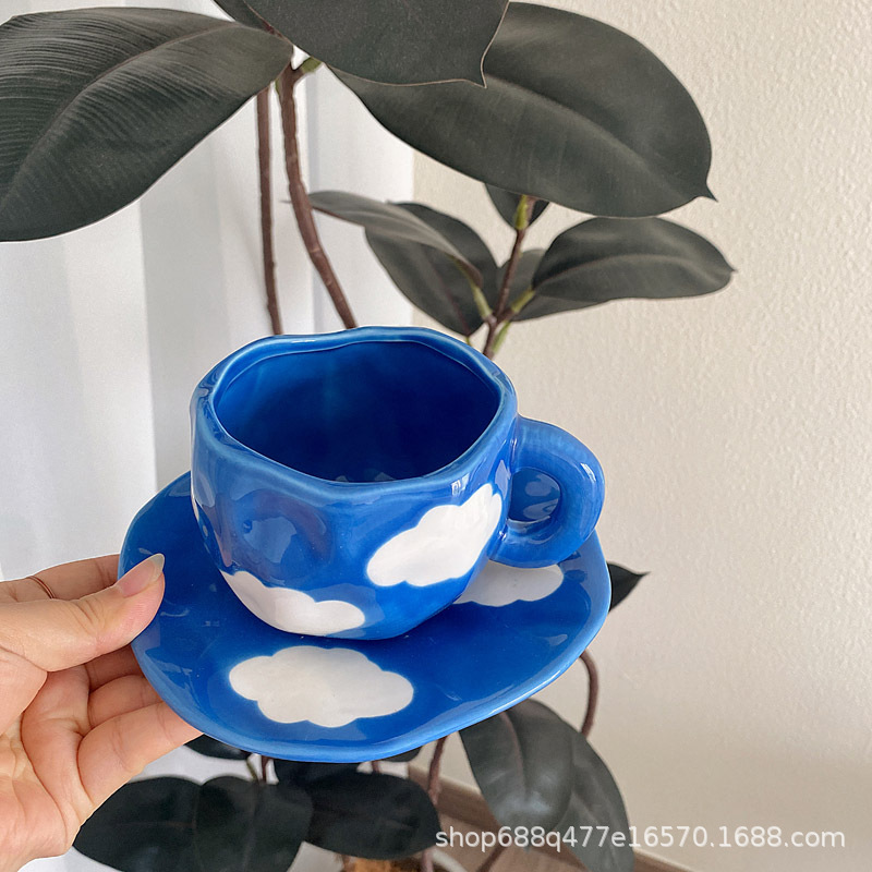 Tasse et soucoupe Ciel bleu et nuages blancs