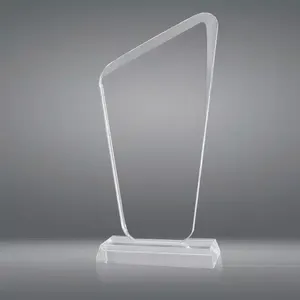 Trofeo Deportivo de Cristal Abstracto con Base Biselada y Personalización en Grabado Láser - Product Image 1