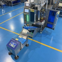 Machine de comptage, de remplissage, de scellage, d'emballage et de conditionnement à 8 vibro-bacs pour kits d'accessoires et pièces de quincaillerie et fixations