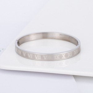 Yunnique Pulsera de acero inoxidable con números romanos de 6 mm, regalo de joyería unisex, estilo europeo simple y moderno - Product Image 4