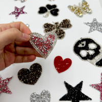 Offre Spéciale : Patch Brodé Personnalisé à Paillettes, Double Feutre, Strass et Perles – Divers Styles, Broderie Scintillante pour Accessoires Vestimentaires