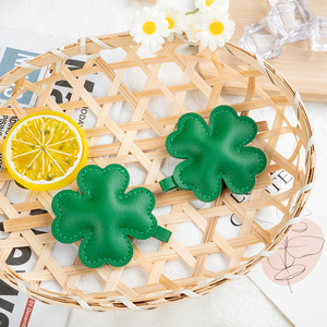 Lindo Mini Llavero de Cuero PU con Trébol Verde, Amuleto de la Suerte de Cuatro Hojas para el Día de San Patricio, Colgante para Mochila, Llavero para Coche, Regalo Popular - Product Image 1