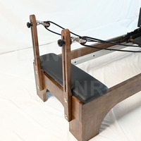 Reformer de Pilates Ajustable de Madera de Nogal Negro, Duradero, Mejora el Equilibrio Corporal para Entrenamientos en Casa y Gimnasio, Ecológico