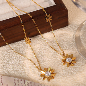 สร้อยคอเดซี่ไทเทเนียมสตีลสไตล์ยุโรปอเมริกัน ชุบทอง 18K ประดับเพชรแบบฝัง สร้อยสแตนเลส ของขวัญเครื่องประดับ - Product Image 1