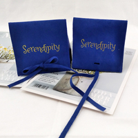 Sac de pochette à bijoux cadeau en velours imprimé logo personnalisé bleu avec rabat pochette en daim pochette d'emballage de bijoux