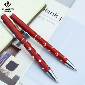 Logo personalizzato regalo per ragazze <span class=keywords><strong>penna</strong></span> <span class=keywords><strong>a</strong></span> sfera rossa <span class=keywords><strong>smalto</strong></span> fiore fortunato con 0.7mm di larghezza di scrittura <span class=keywords><strong>penna</strong></span> intera in metallo - Product Image 6